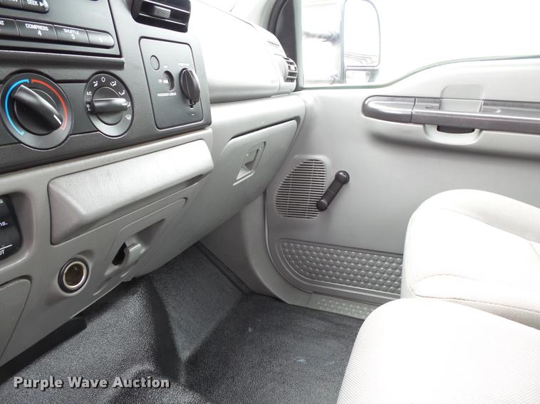 image for item K3467 2007 Ford F450 Super Duty service truck with crane