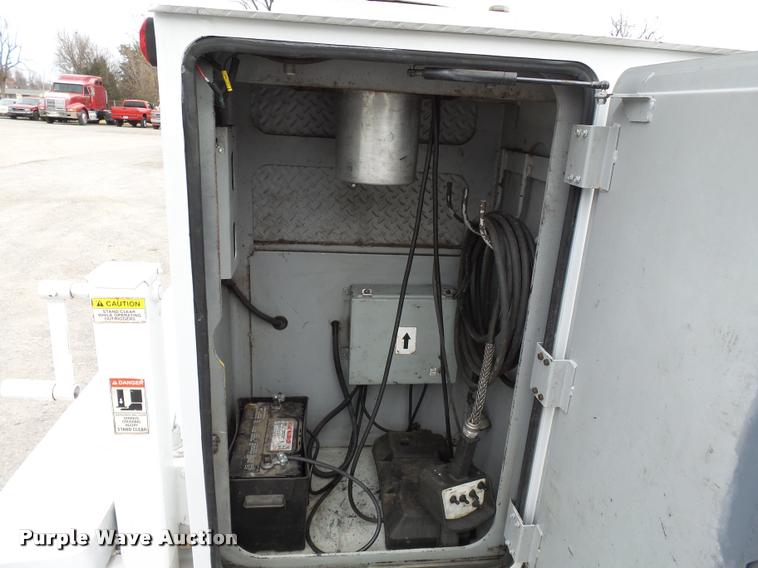 image for item K3467 2007 Ford F450 Super Duty service truck with crane