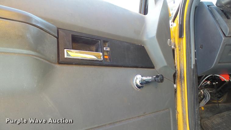 image for item K8006 2000 GMC C7500 dump truck