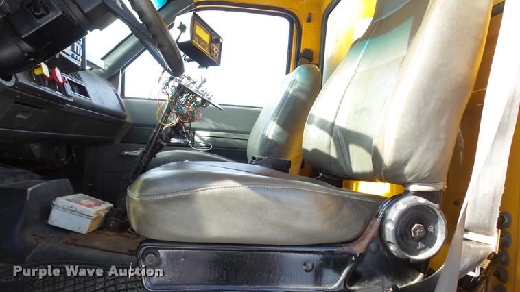 image for item K8006 2000 GMC C7500 dump truck