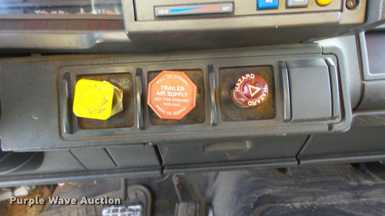 image for item K8006 2000 GMC C7500 dump truck