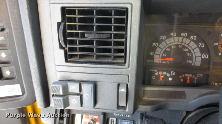 image for item K8006 2000 GMC C7500 dump truck