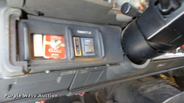 image for item K8006 2000 GMC C7500 dump truck