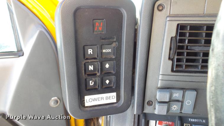 image for item K8006 2000 GMC C7500 dump truck