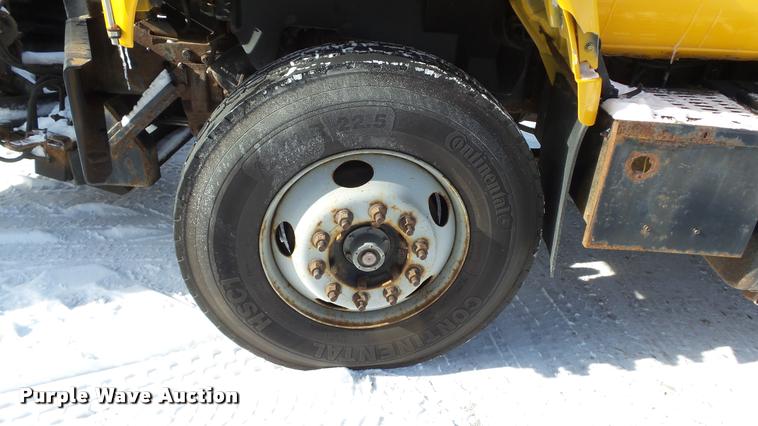 image for item K8006 2000 GMC C7500 dump truck