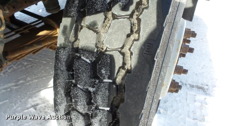 image for item K8006 2000 GMC C7500 dump truck