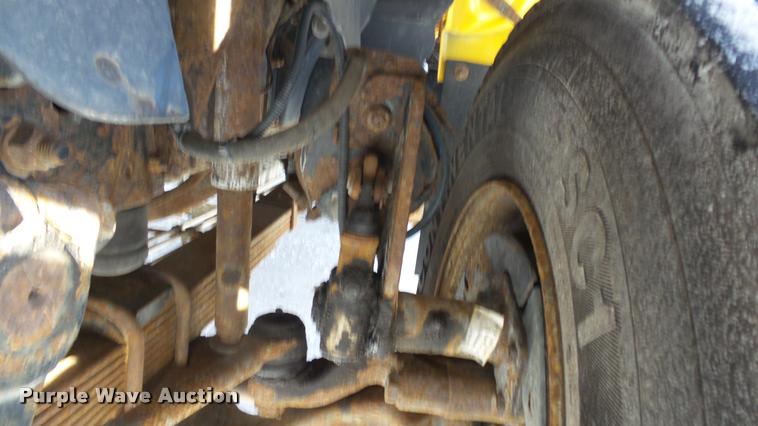 image for item K8006 2000 GMC C7500 dump truck