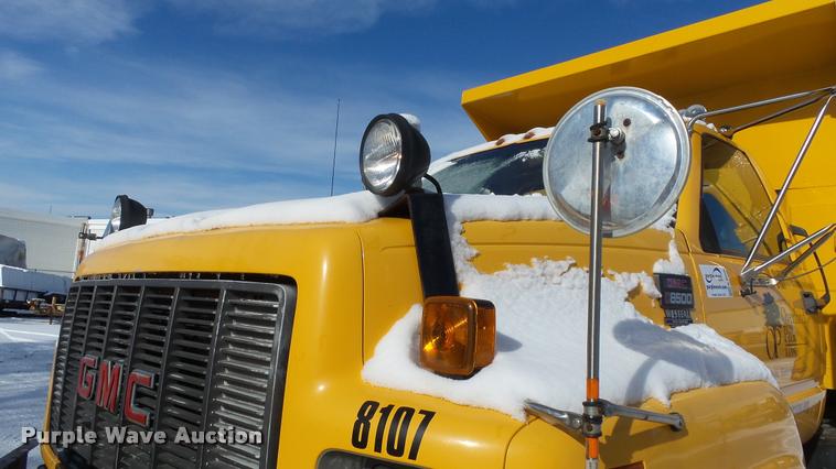 image for item K8006 2000 GMC C7500 dump truck