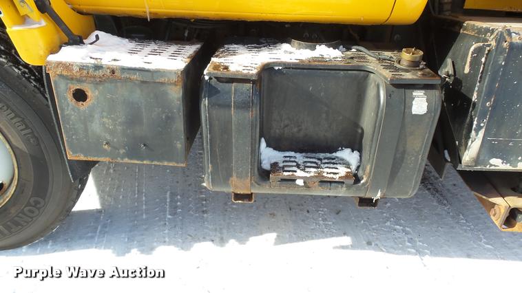 image for item K8006 2000 GMC C7500 dump truck