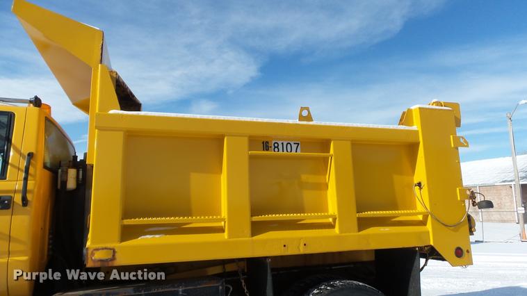 image for item K8006 2000 GMC C7500 dump truck