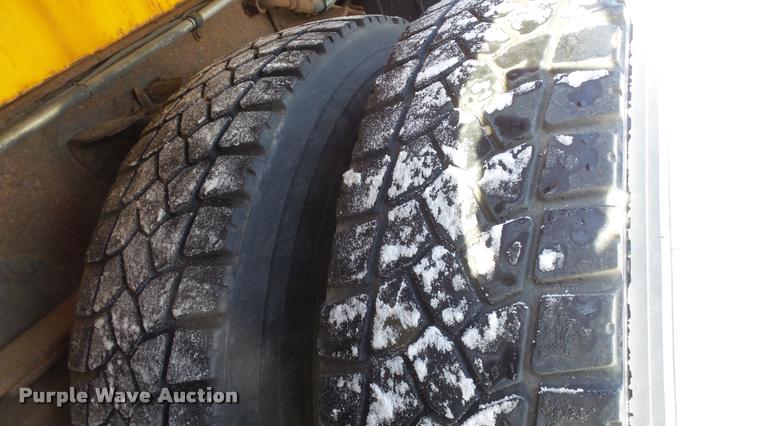 image for item K8006 2000 GMC C7500 dump truck