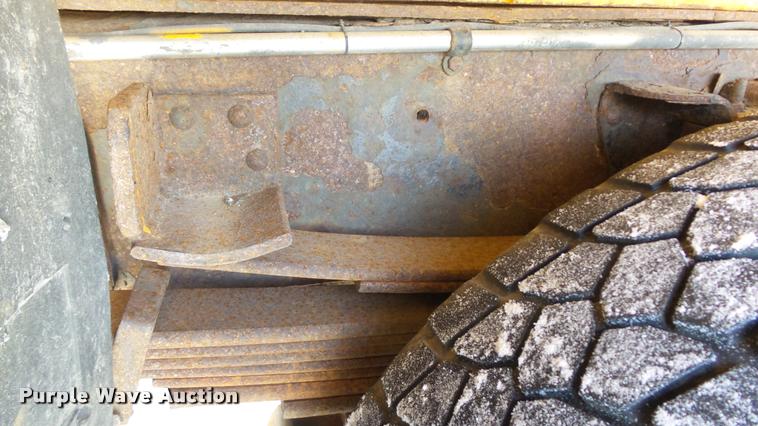 image for item K8006 2000 GMC C7500 dump truck