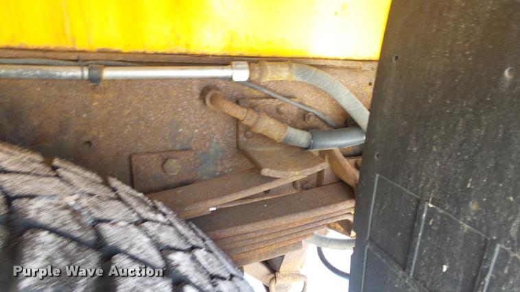 image for item K8006 2000 GMC C7500 dump truck