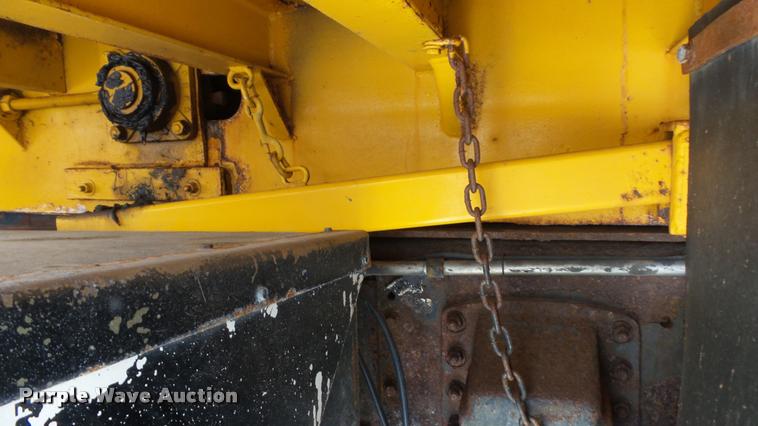 image for item K8006 2000 GMC C7500 dump truck