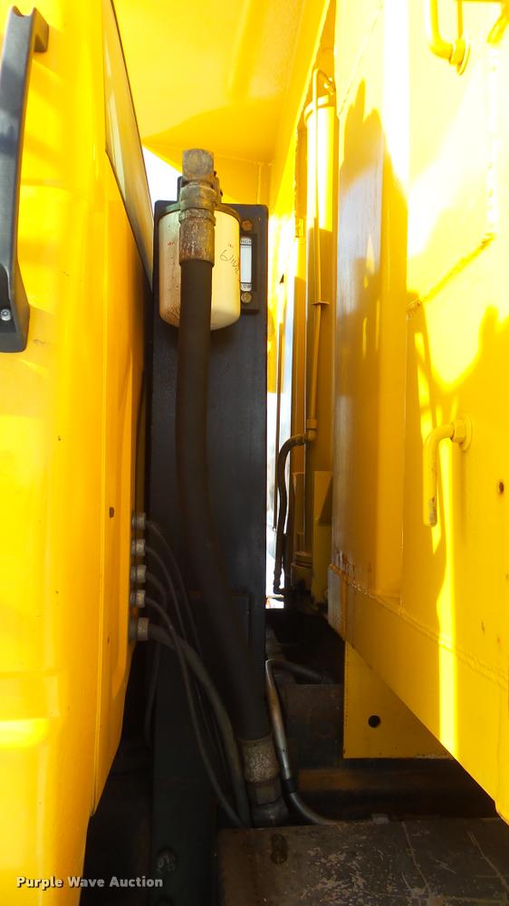 image for item K8006 2000 GMC C7500 dump truck