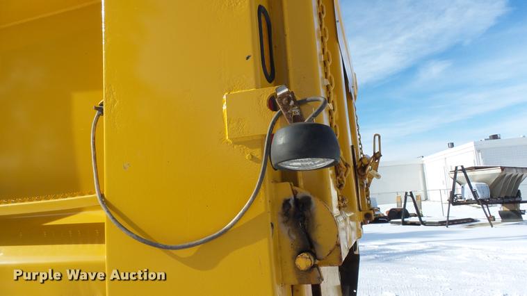 image for item K8006 2000 GMC C7500 dump truck