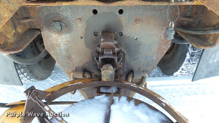 image for item K8006 2000 GMC C7500 dump truck