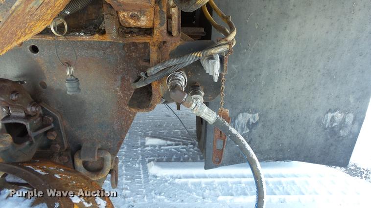 image for item K8006 2000 GMC C7500 dump truck