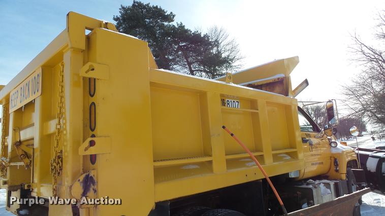 image for item K8006 2000 GMC C7500 dump truck