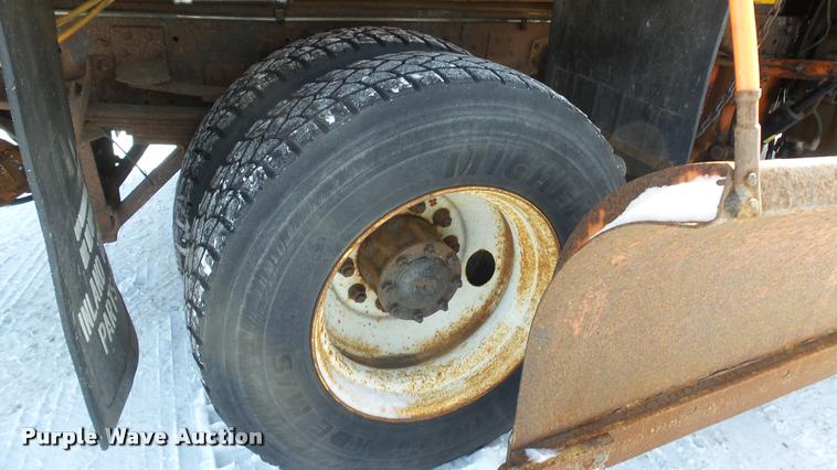 image for item K8006 2000 GMC C7500 dump truck