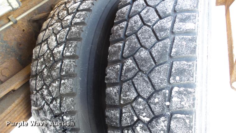 image for item K8006 2000 GMC C7500 dump truck