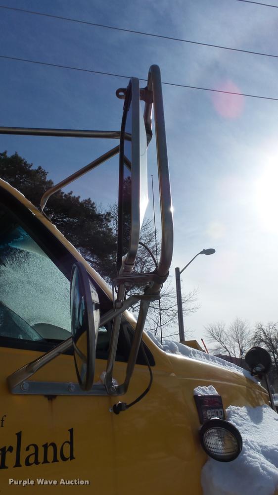 image for item K8006 2000 GMC C7500 dump truck