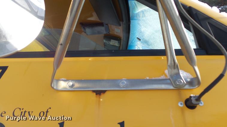 image for item K8006 2000 GMC C7500 dump truck