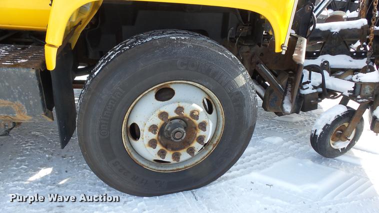 image for item K8006 2000 GMC C7500 dump truck