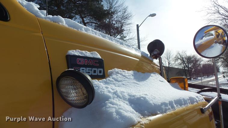 image for item K8006 2000 GMC C7500 dump truck