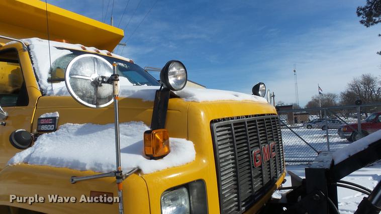 image for item K8006 2000 GMC C7500 dump truck