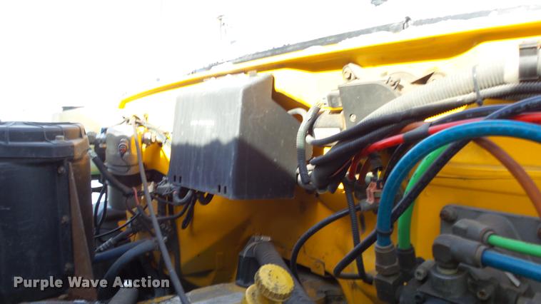 image for item K8006 2000 GMC C7500 dump truck