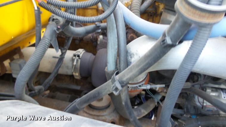 image for item K8006 2000 GMC C7500 dump truck