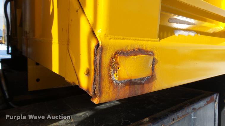 image for item K8006 2000 GMC C7500 dump truck