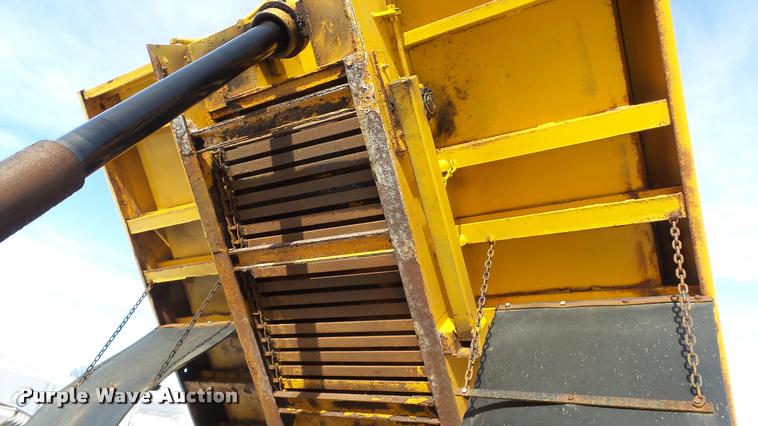 image for item K8006 2000 GMC C7500 dump truck