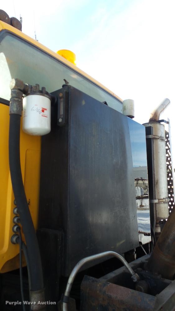 image for item K8006 2000 GMC C7500 dump truck