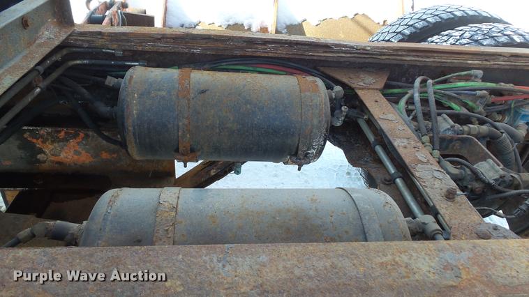 image for item K8006 2000 GMC C7500 dump truck