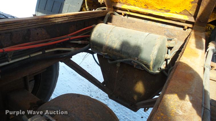 image for item K8006 2000 GMC C7500 dump truck