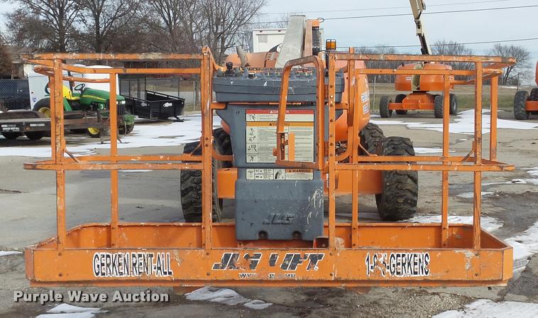 image for item K8017 2000 JLG 600A boom lift