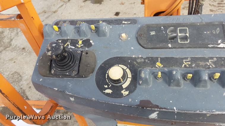 image for item K8017 2000 JLG 600A boom lift