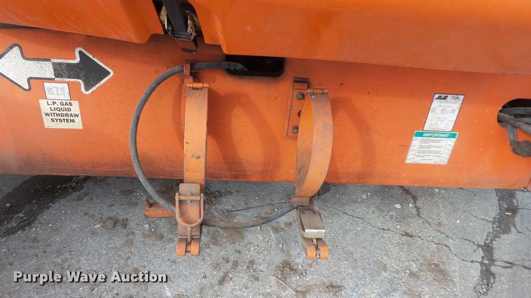 image for item K8017 2000 JLG 600A boom lift