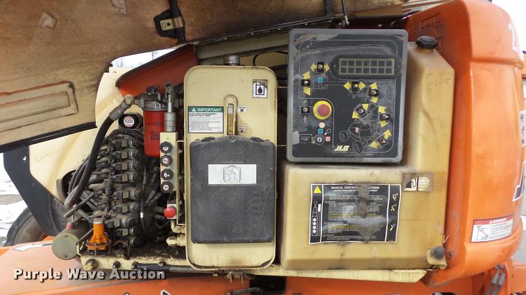 image for item K8017 2000 JLG 600A boom lift