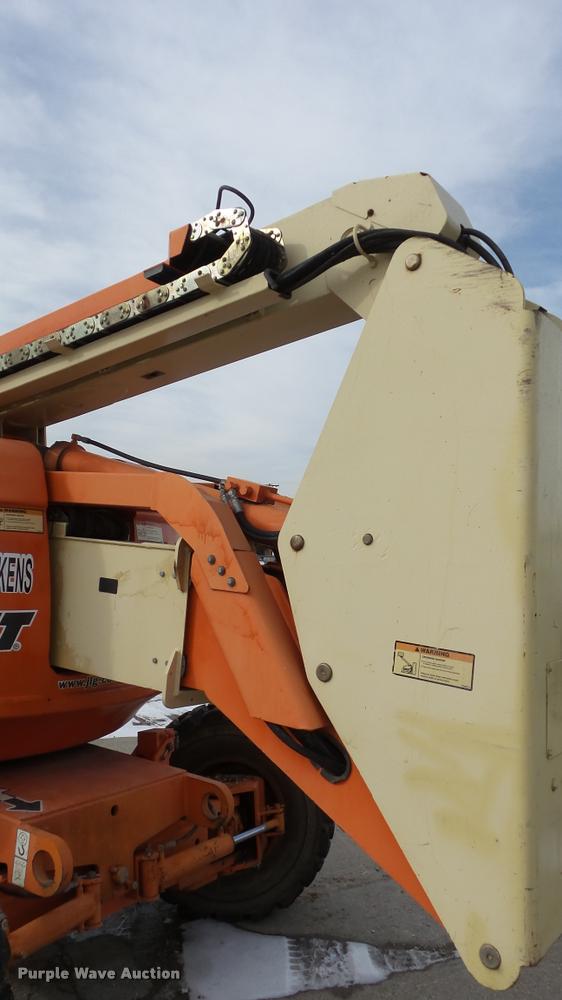image for item K8017 2000 JLG 600A boom lift