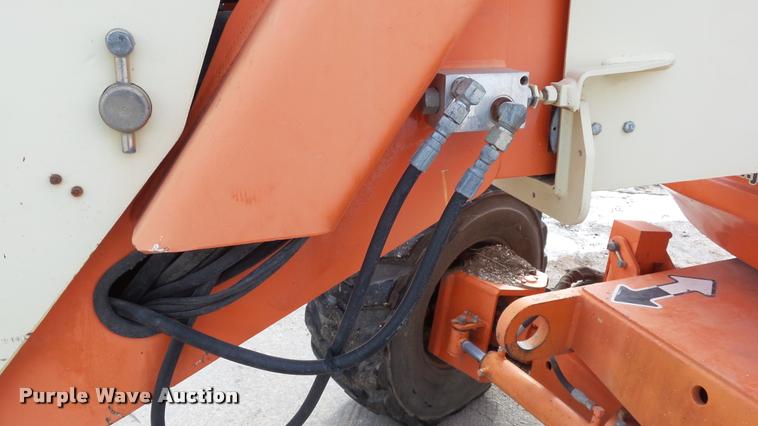 image for item K8017 2000 JLG 600A boom lift