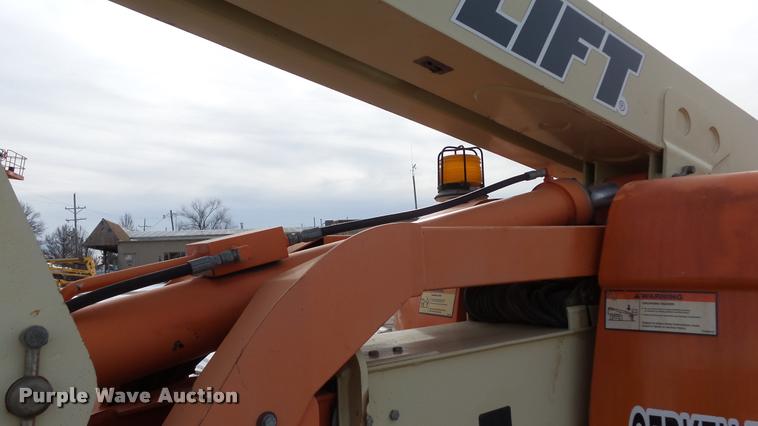 image for item K8017 2000 JLG 600A boom lift