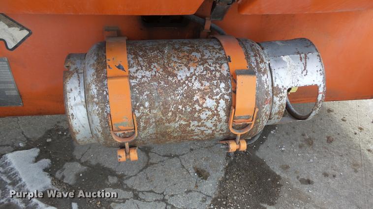 image for item K8017 2000 JLG 600A boom lift