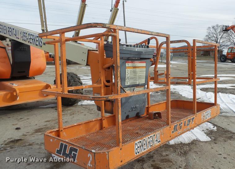 image for item K8017 2000 JLG 600A boom lift