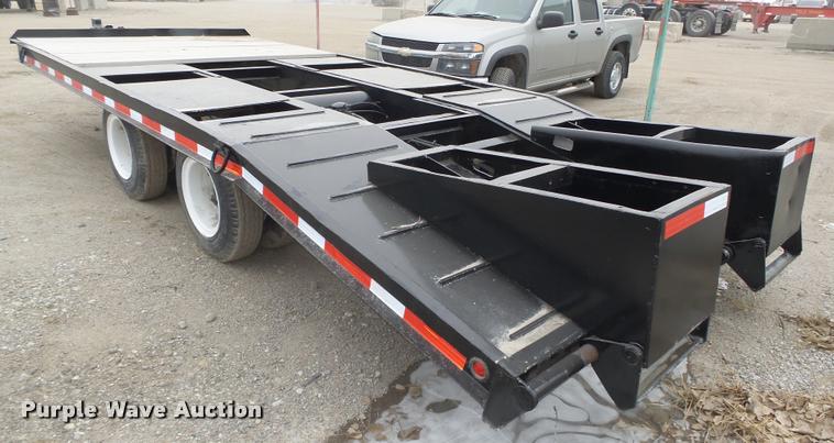image for item L4196 1975 Domor TLA16T2 equipment trailer