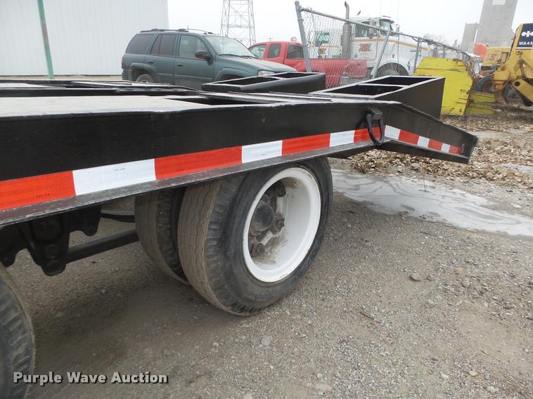 image for item L4196 1975 Domor TLA16T2 equipment trailer