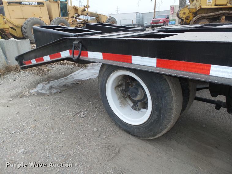 image for item L4196 1975 Domor TLA16T2 equipment trailer