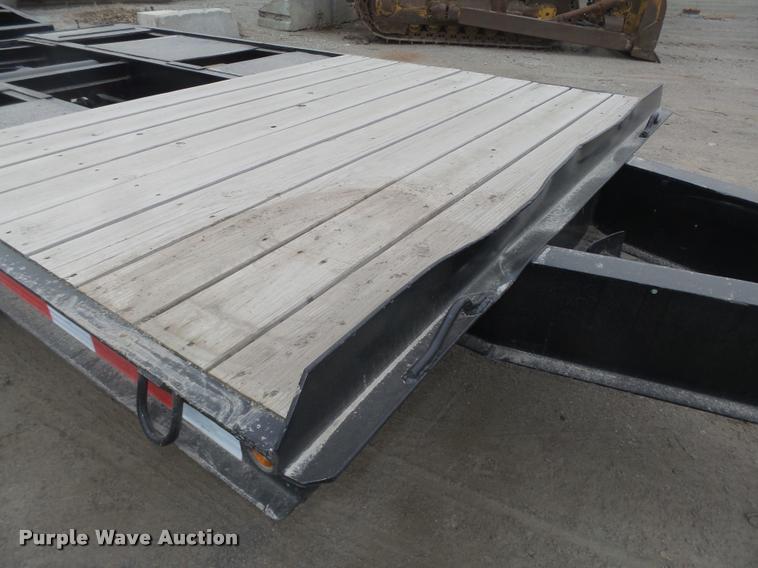 image for item L4196 1975 Domor TLA16T2 equipment trailer